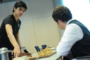 Fabian Platzgummer gegen Anish Giri - Der Tiroler Meister eröffnet mit 1.Sf3